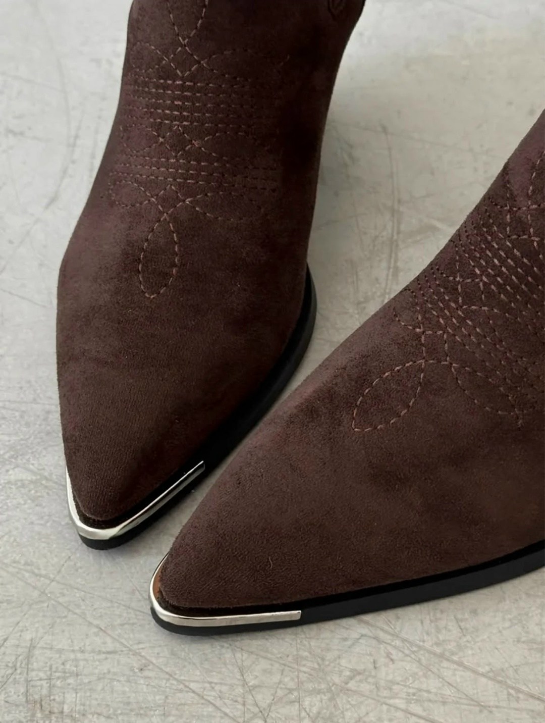 ботинки казаки замшевые демисезонные на каблуке коричневые,ботинки казаки замшевые демисезонные,казаки замшевые демисезонные ботинки на каблуке italiano,казаки демисезонные замшевые,ботильоны казаки