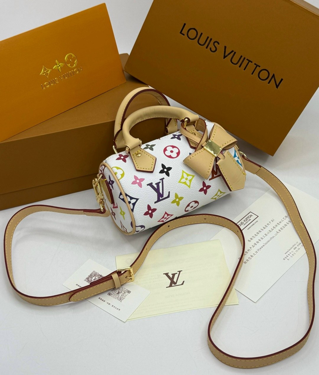 женская большая сумка с принтом louis vuitton,louis vuitton сумка,сумка луи виттон,louis vuitton сумка на плечо,сумка женская косметичка луис виттон
