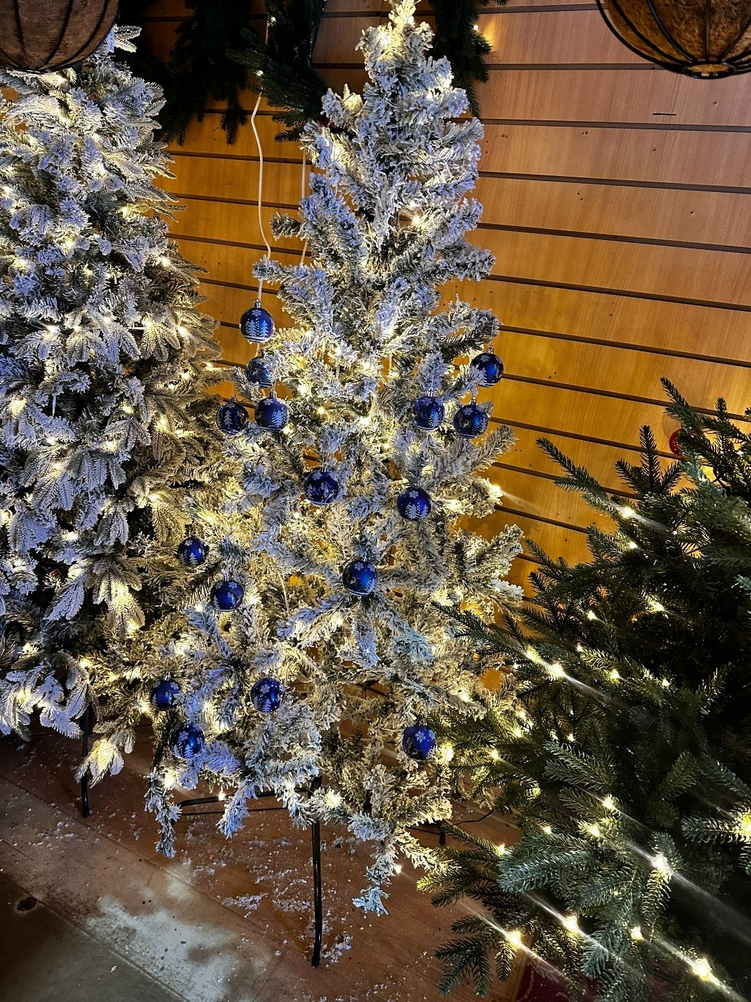 сине серебряная елка,гирлянда холодный белый на елке,елка сине серебристая,красивая новогодняя,елочка