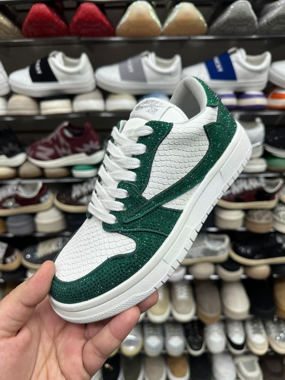 кроссовки,женские кроссовки,мужские кроссовки,nike кроссовки,кроссовка