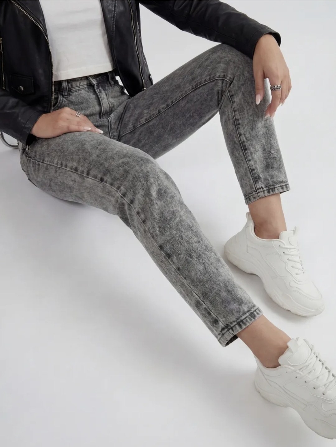 косуха куртка,косуха серая,женские джинсы,куртка кожаная,стильная куртка косуха