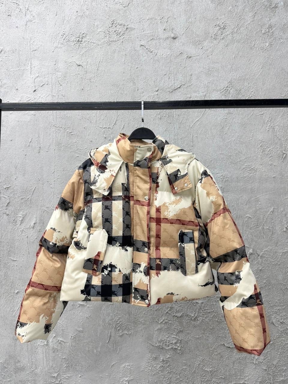 пуховик burberry,пуховик burberry женский,куртка-burberry-alsham-бежевая,лимитированный пуховик burberry белый,утеплённая бежевая куртка burberry с капюшоном