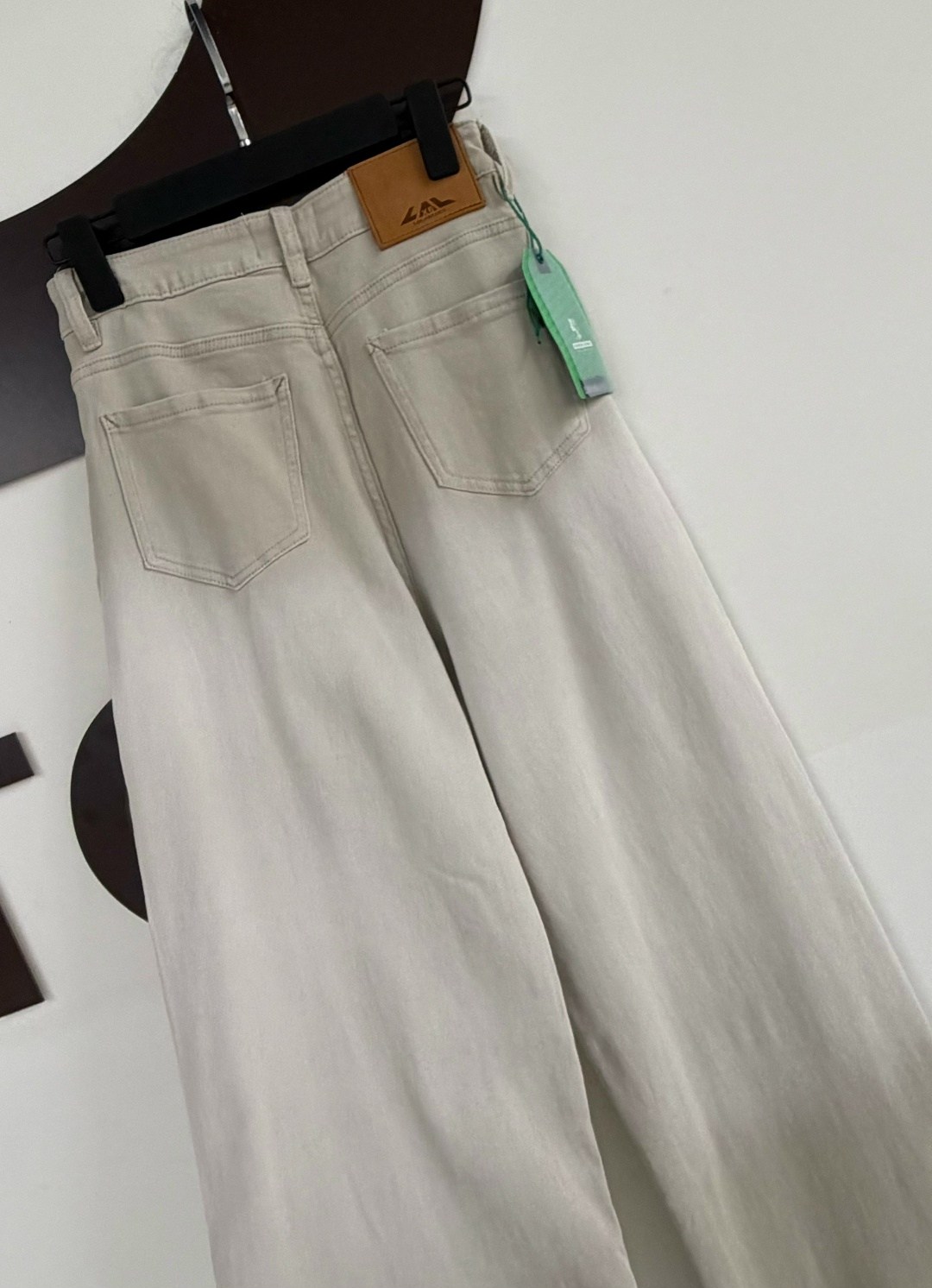 бежевые джинсы женские широкие,широкие джинсы,джинсы женские широкие,женские джинсы,джинсы бежевые