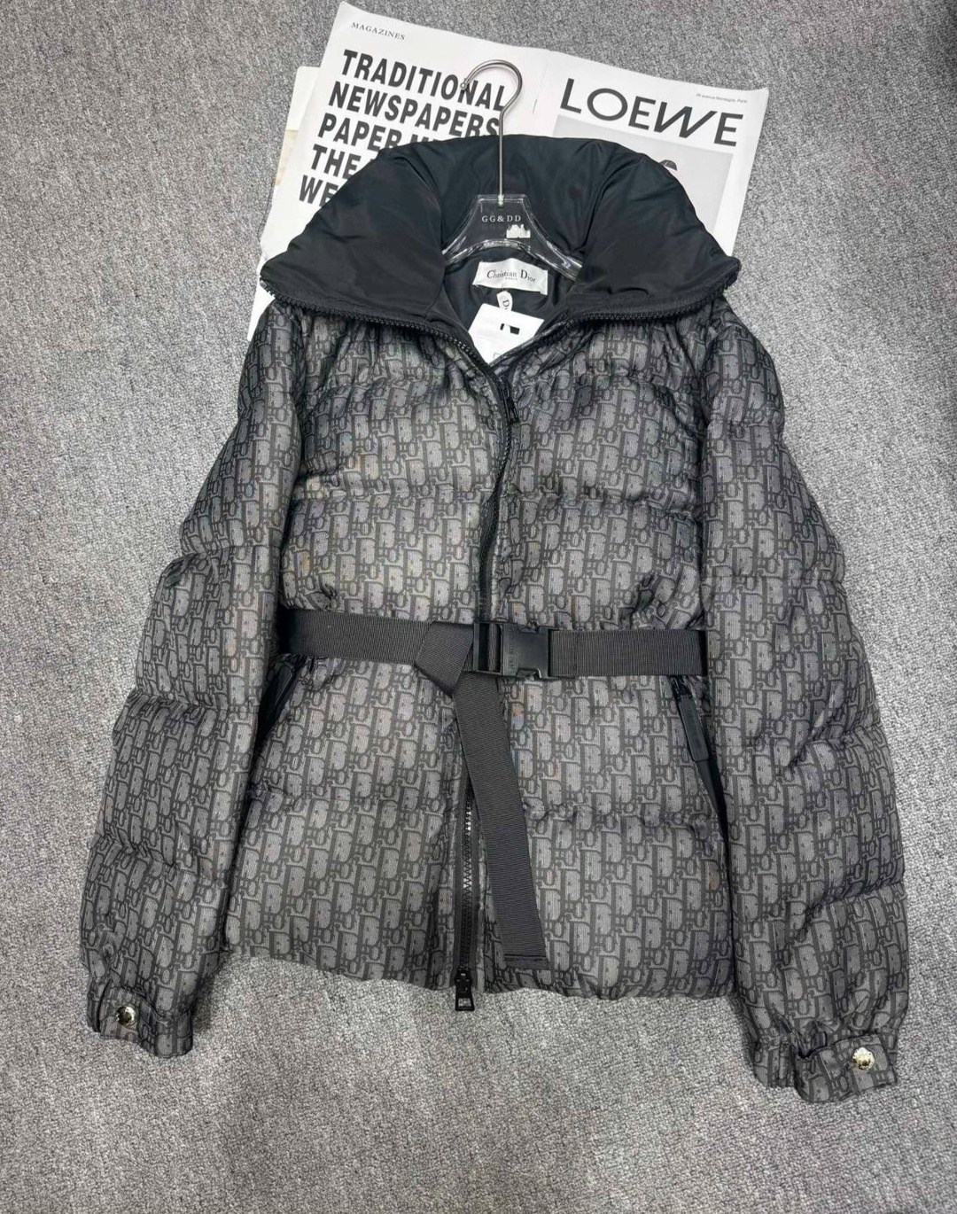 женский пуховик с поясом christian dior серый,пуховик dior,куртка,пуховик dior стиль осенне-зимний теплый,куртка диор