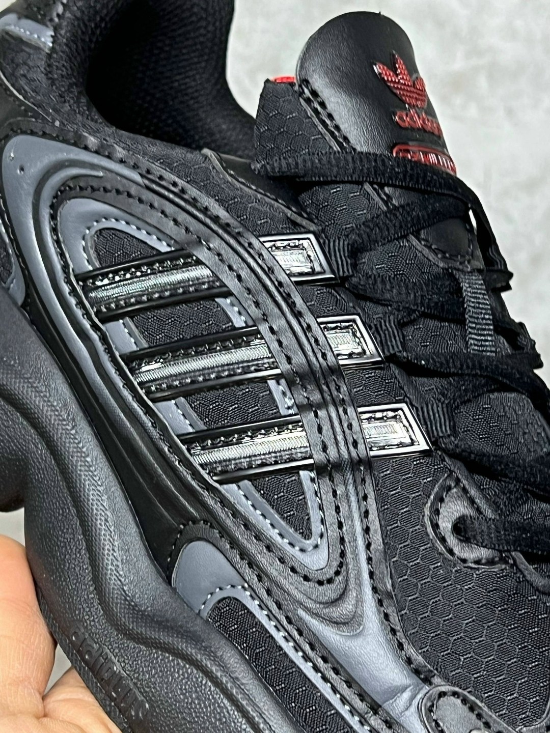 кроссовки adidas,кроссовки мужские adidas,кроссовки adidas ozmillen,кроссовки adidas original,кроссовки adidas черные