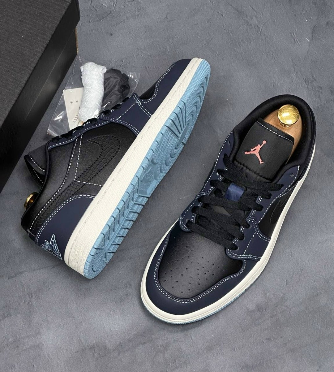 кроссовки nike air jordan 1 low,nike air jordan 1 low sb midnight navy,jordan air jordan 1 low "midnight navy",кроссовки air jordan 1 low se 'black dark obsidian',air jordan 1 low wmns black blue aqua