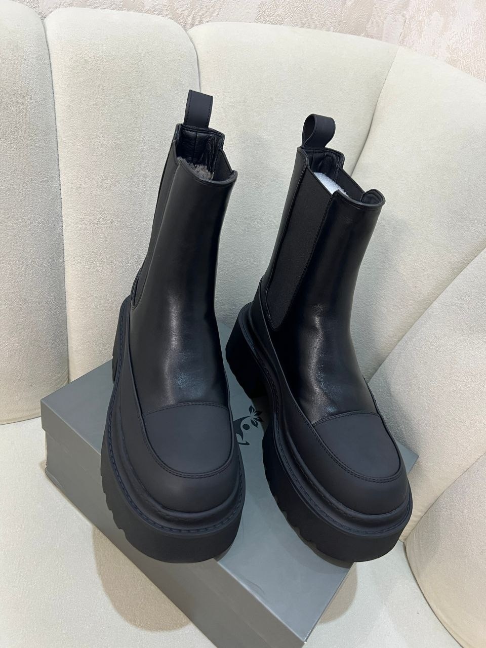 женские ботинки челси,ботинки челси,,черные женские ботинки челси на толстой подошве,ботинки женские