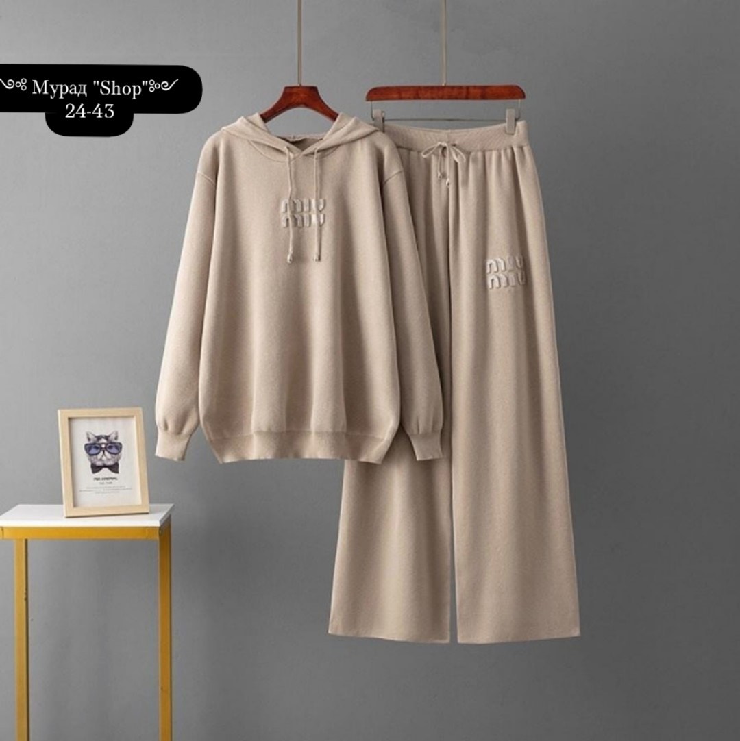 женский трикотажный костюм,трикотажный костюм с капюшоном,трикотажные костюмы,женские костюмы,костюм повседневный