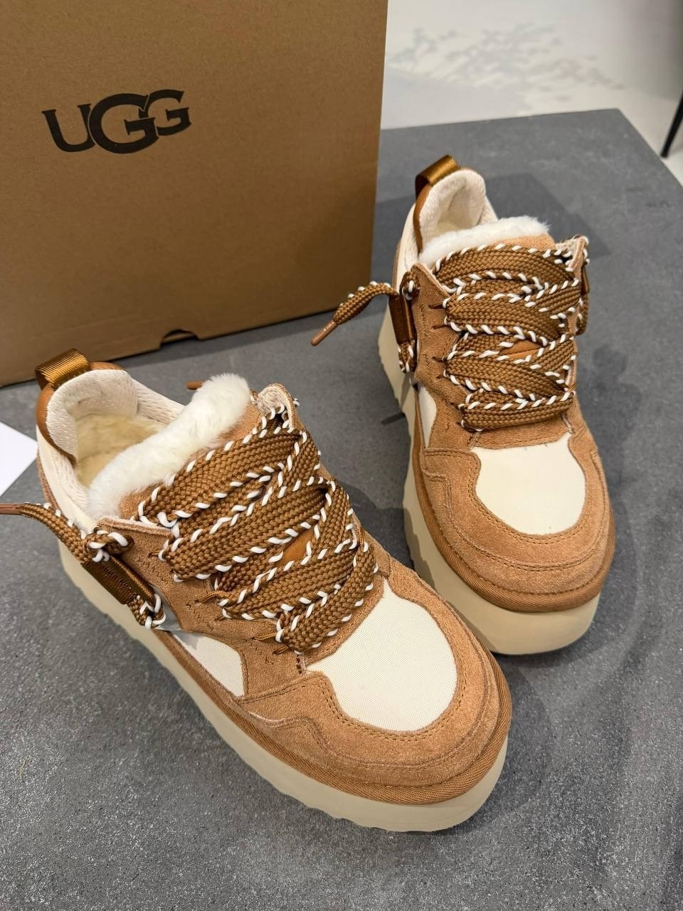 кроссовки ugg,ugg женские ботинки с мехом lowmel chestnut,женские ботинки с мехом ugg lowmel - beige,кроссовки женские ugg с мехом,кроссовки зимние ugg lowmel женские