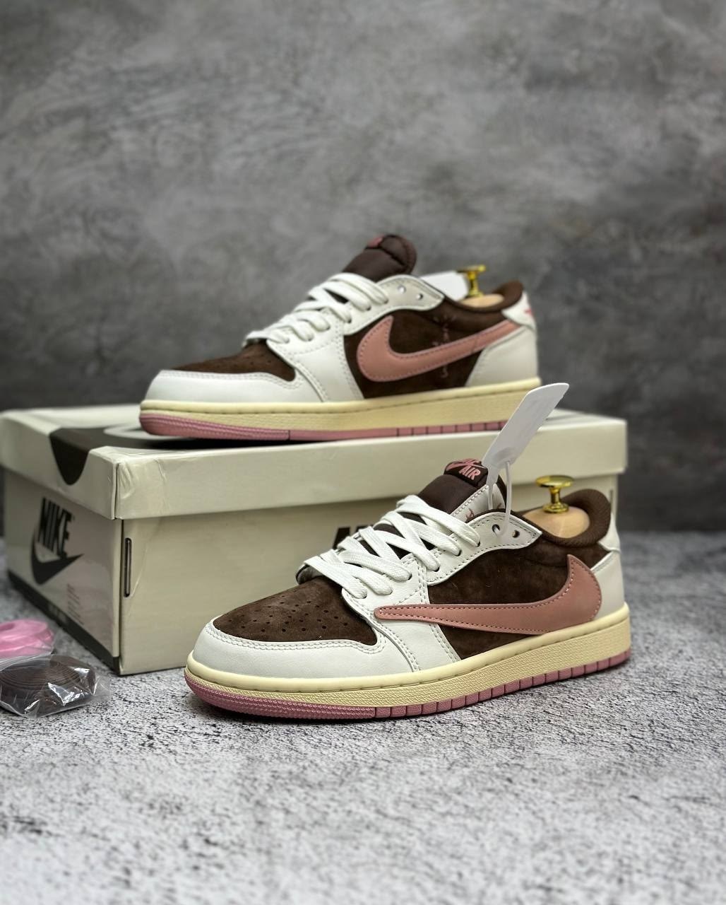 кроссовки nike travis scott x air jordan 1 low,кроссовки nike travis scott x air jordan 1,кеды travis scott x air jordan 1 pink oxford,кроссовки travis scott x air jordan 1 low,кроссовки nike travis s