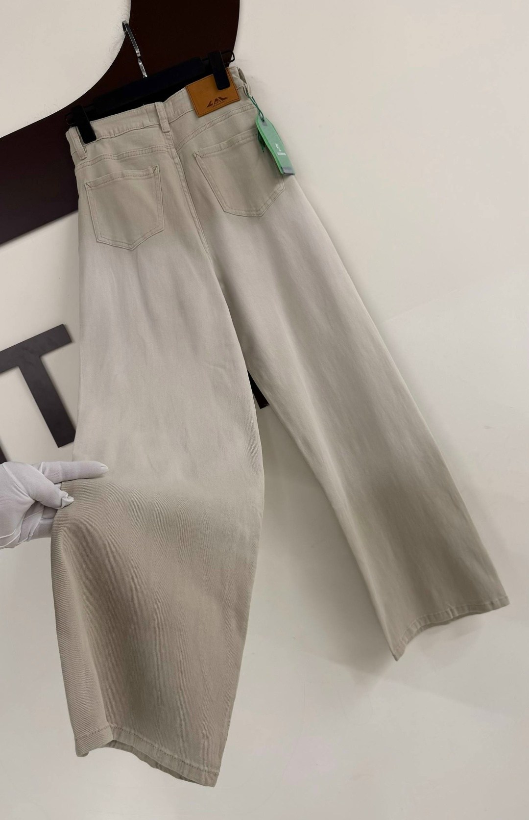 бежевые джинсы женские широкие,джинсы женские широкие,джинсы бежевые,широкие джинсы,женские джинсы