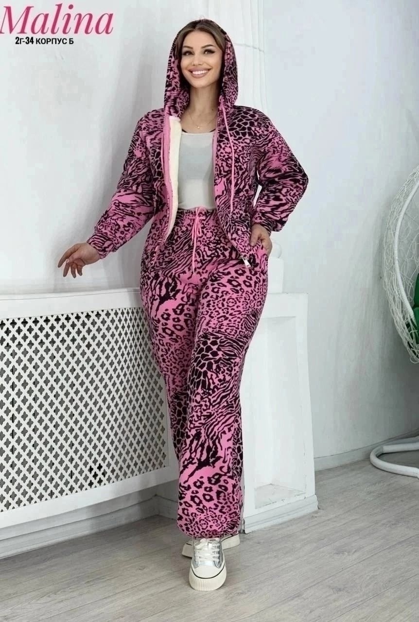 костюм - двойка леопардовый арт. 11068408,костюм двойка леопардовый,женский костюм двойка двухнитка,костюм женский на флисе,костюм брючный леопардовый принт karim benjama