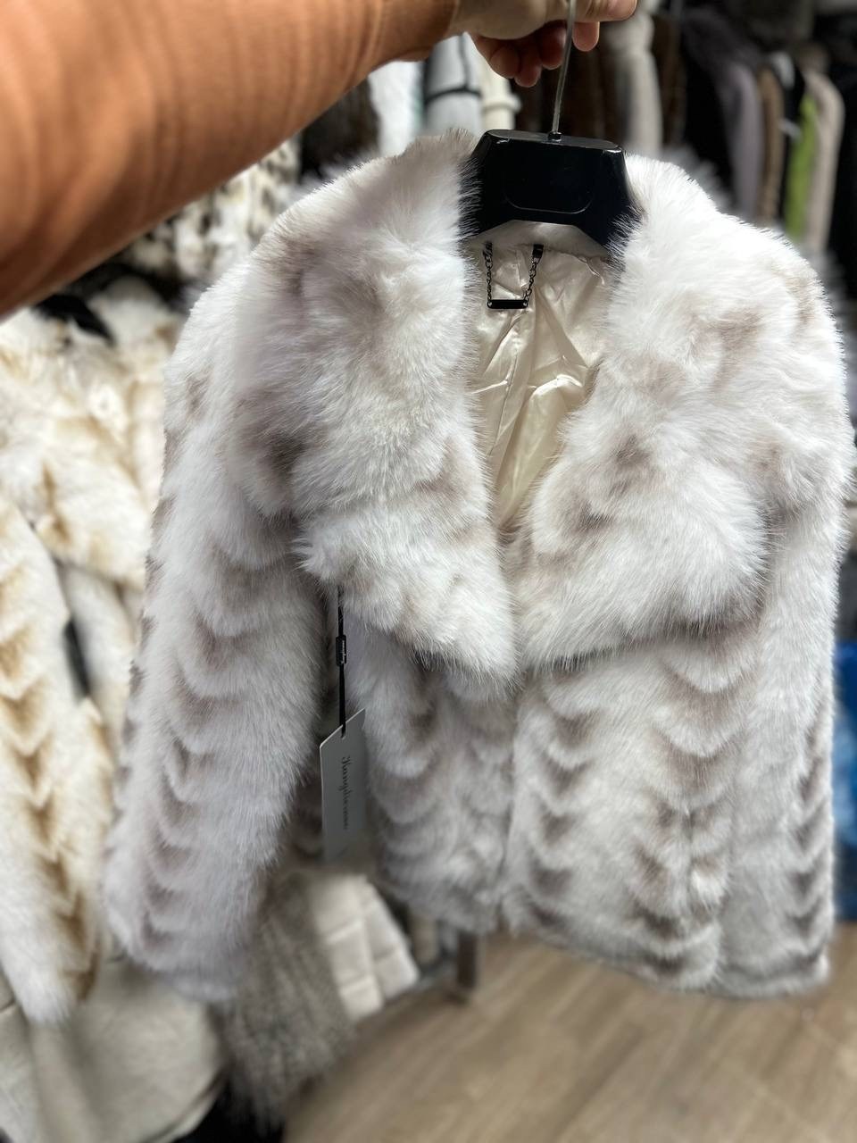 шуба,белая шуба,шуба искусственная,норковая шуба,женские шубы