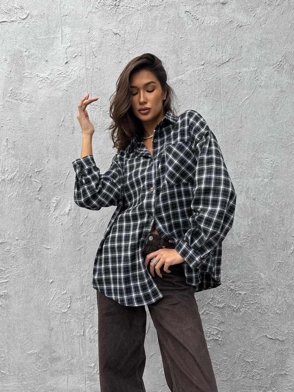 рубашка из фланели в серо-черную клетку,рубашка из фланели черного цвета в клетку,рубашка клетчатая черная oversize gup,рубашка в клетку оверсайз y2k thirteen brand,рубашка в клетку оверсайз badishka