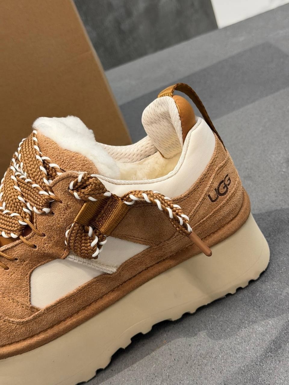 кроссовки ugg,ugg женские ботинки с мехом lowmel chestnut,женские ботинки с мехом ugg lowmel - beige,кроссовки женские ugg с мехом,кроссовки зимние ugg lowmel женские