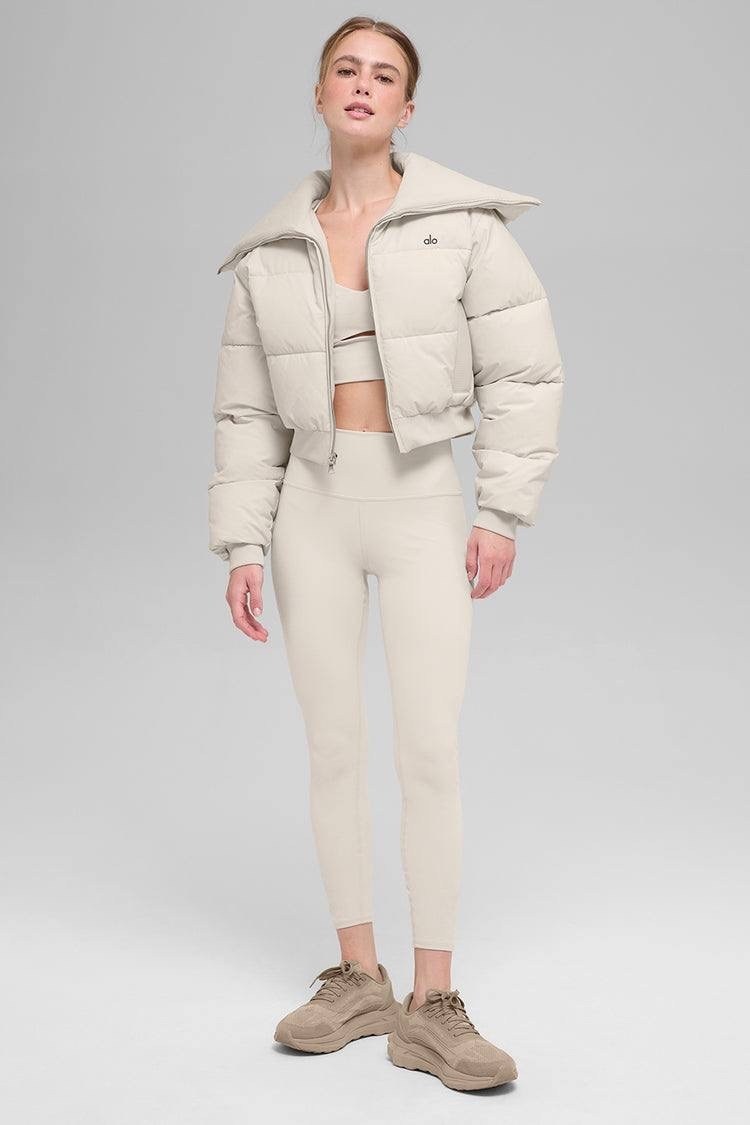 бежевая женская куртка miu miu,женский пуховик miu miu светло-бежевый,пуховик miu miu,женская зимняя куртка miu miu,женская куртка