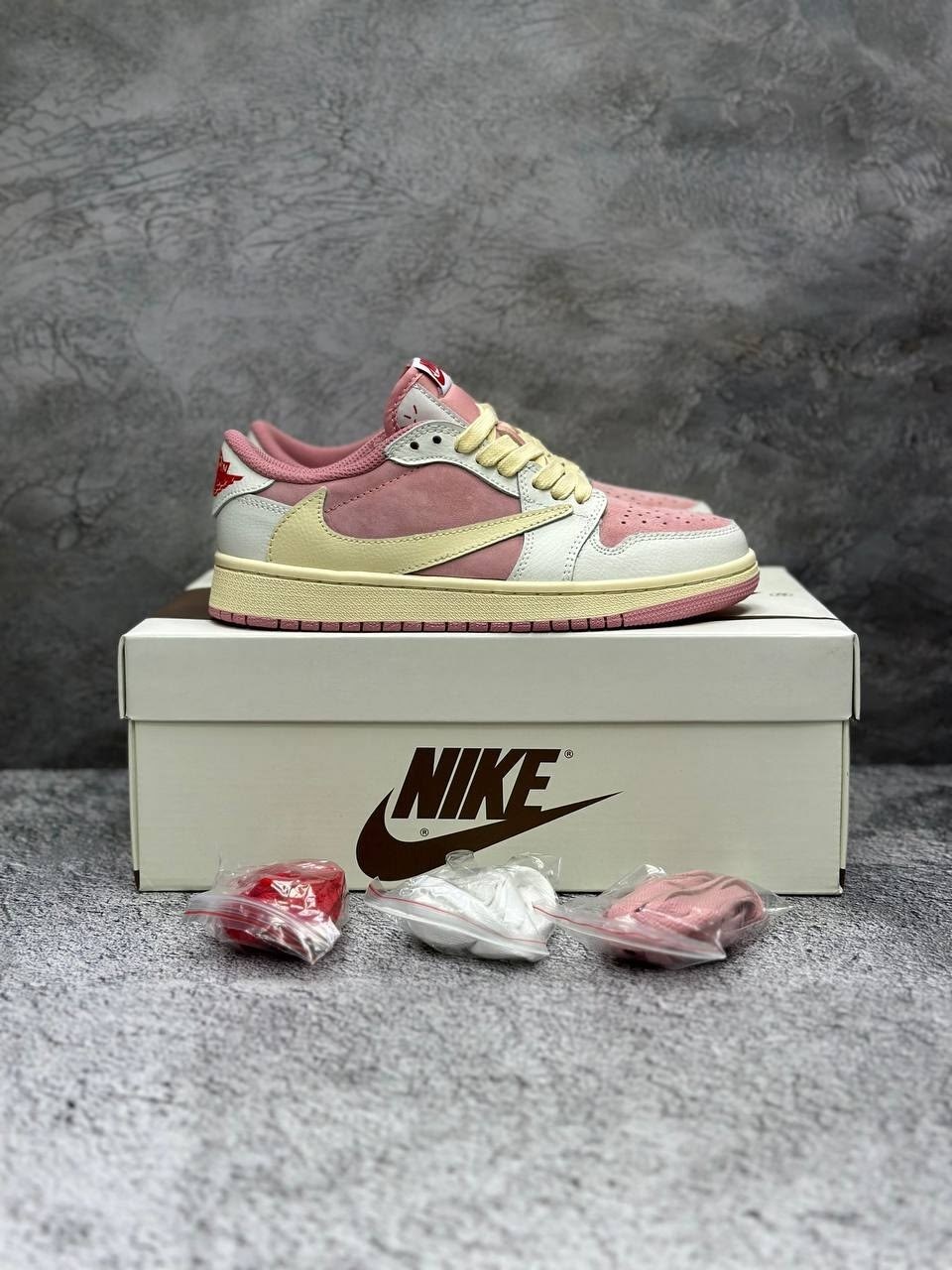 travis scott x air jordan 1 low sail shy pink,кроссовки travis scott x air jordan 1 low,женские кроссовки nike air jordan 1 low travis scott розовые,кроссовки air jordan 1 low x travis scott 'shy pink