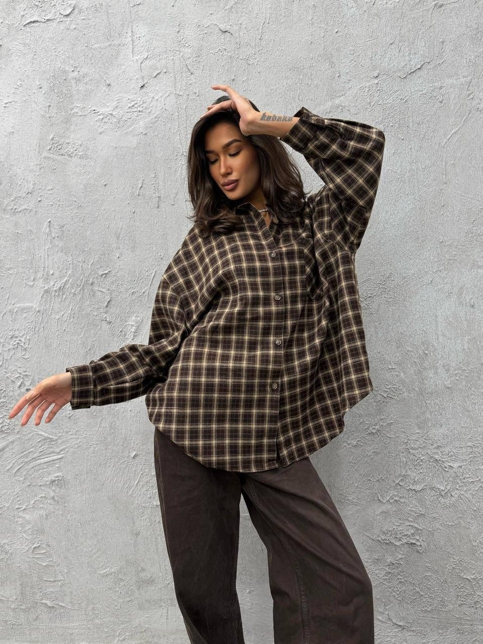 рубашка из фланели в серо-черную клетку,рубашка из фланели черного цвета в клетку,рубашка клетчатая черная oversize gup,рубашка в клетку оверсайз y2k thirteen brand,рубашка в клетку оверсайз badishka