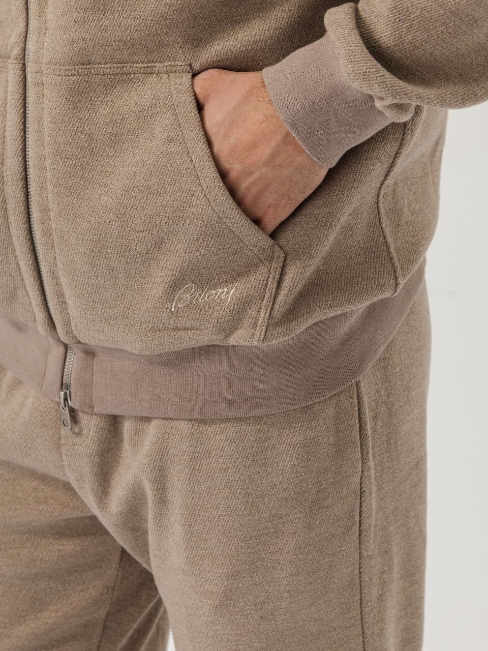 костюм спортивный,костюм для мужчин,костюм мужской,бежевый костюм,мужская мода