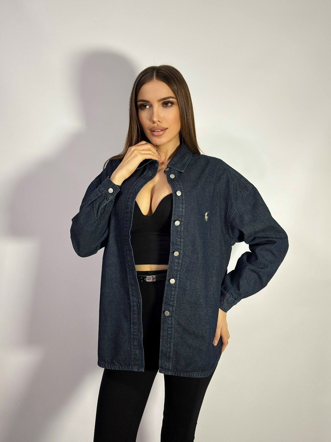 рубашка джинсовая женская,рубашка джинсовая оверсайз,куртка джинсовая оверсайз джинсовка весенняя h&t fashion shop,джинсовая куртка,рубашка джинсовая