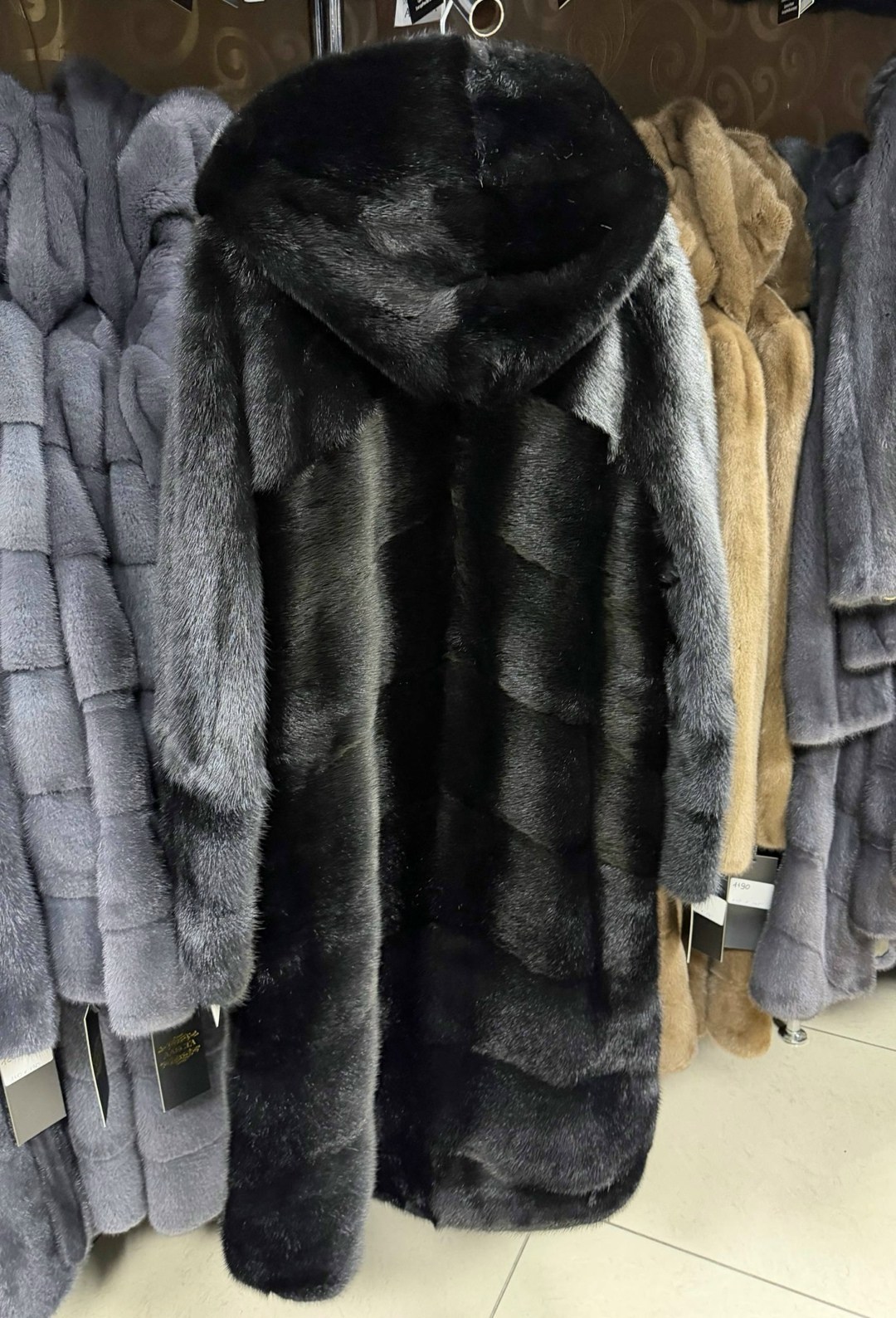 норковая шуба с капюшоном,шуба норковая,норковая шуба поперечка с капюшоном черная,шуба из норки,шуба норка