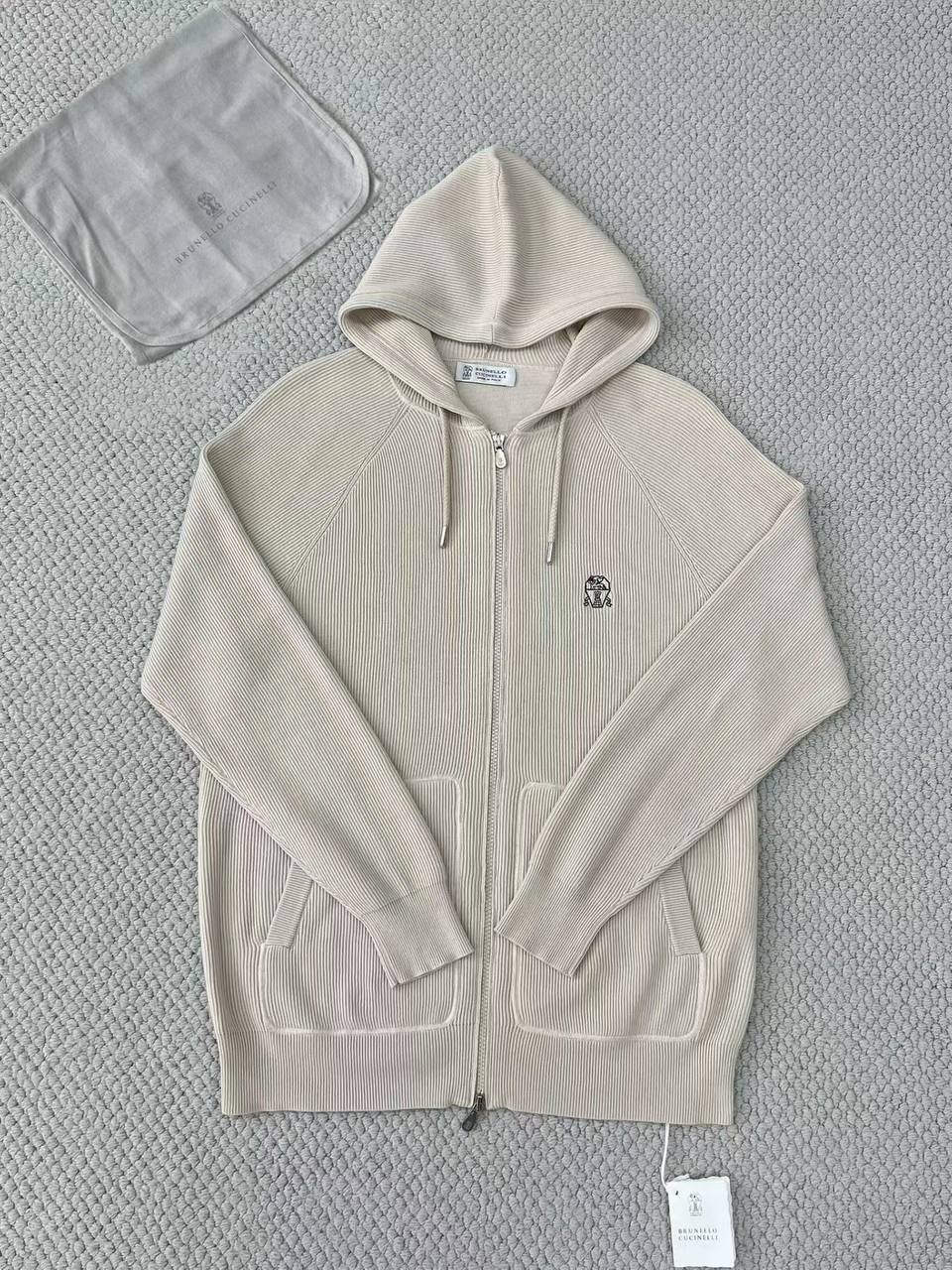 спортивный костюм brunello cucinelli,костюм бежевый,костюм для мужчин,спортивный костюм бежевый,костюм спортивный