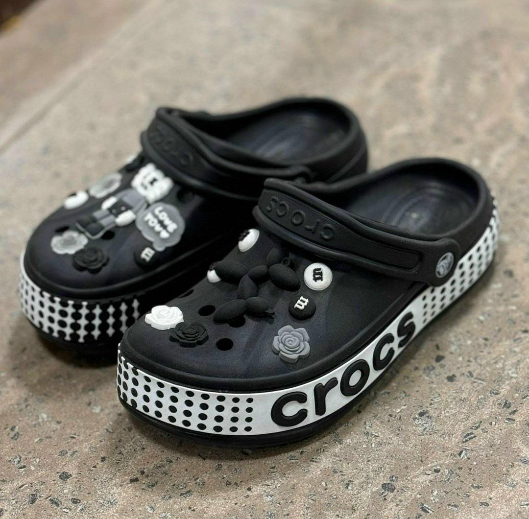 кроксы коллаборация 2025,,джибитсы tie crocs,украшение для обуви,женские кроксы