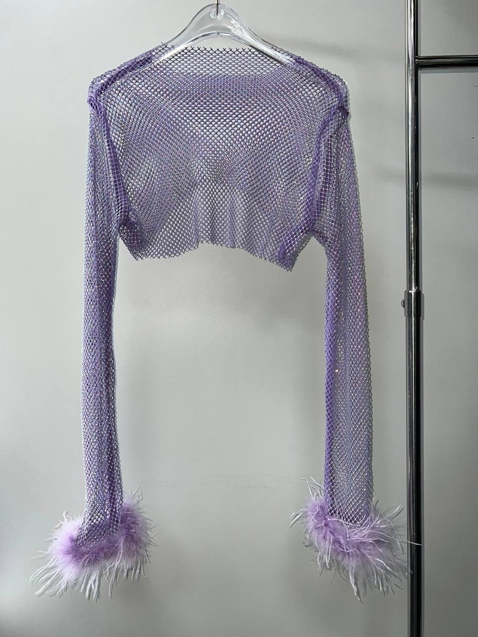 топы модные,топ с круглым вырезом и перьями, длинные рукава, сетка со стразами,кроп топ,накидка на купальник из страз,кроп топ сетка со стразами с длинным рукавом