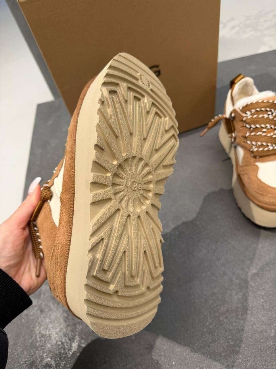 кроссовки ugg,ugg женские ботинки с мехом lowmel chestnut,женские ботинки с мехом ugg lowmel - beige,кроссовки женские ugg с мехом,кроссовки зимние ugg lowmel женские