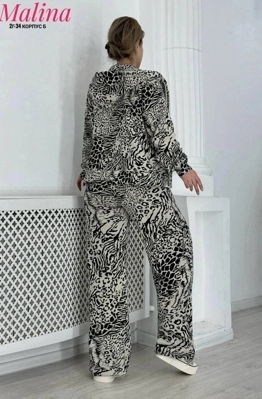 костюм - двойка леопардовый арт. 11068408,костюм двойка леопардовый,женский костюм двойка двухнитка,костюм женский на флисе,костюм брючный леопардовый принт karim benjama