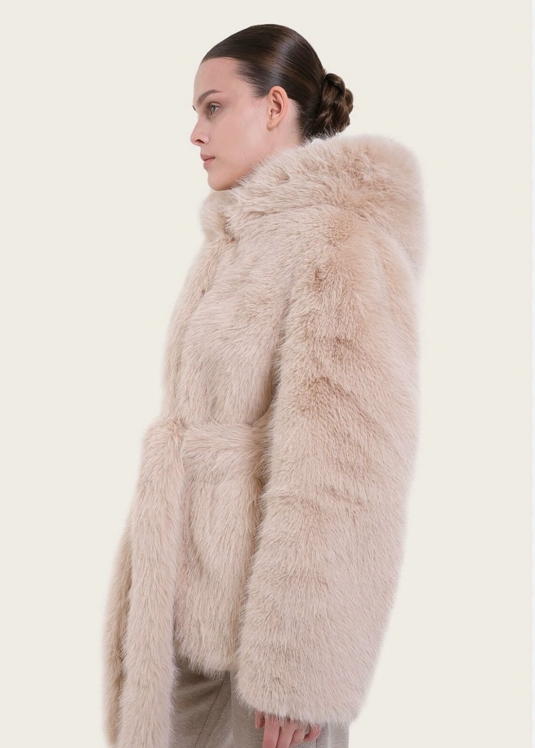 шубы женские,бежевая шуба,шуба искусственная,женская шуба из эко меха в светло-сером цвете,шуба из экомеха