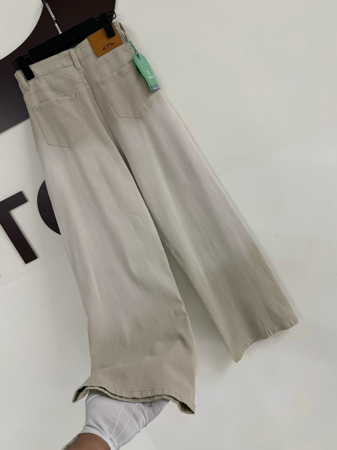 бежевые джинсы женские широкие,широкие джинсы,джинсы женские широкие,женские джинсы,джинсы бежевые