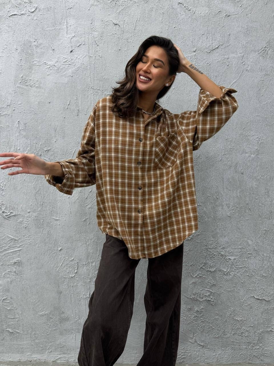 рубашка из фланели в серо-черную клетку,рубашка из фланели черного цвета в клетку,рубашка клетчатая черная oversize gup,рубашка в клетку оверсайз y2k thirteen brand,рубашка в клетку оверсайз badishka