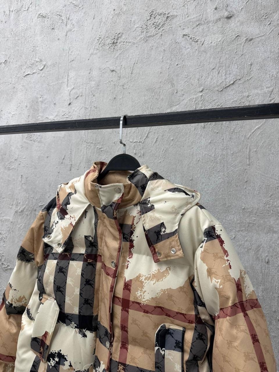 пуховик burberry,пуховик burberry женский,куртка-burberry-alsham-бежевая,лимитированный пуховик burberry белый,утеплённая бежевая куртка burberry с капюшоном