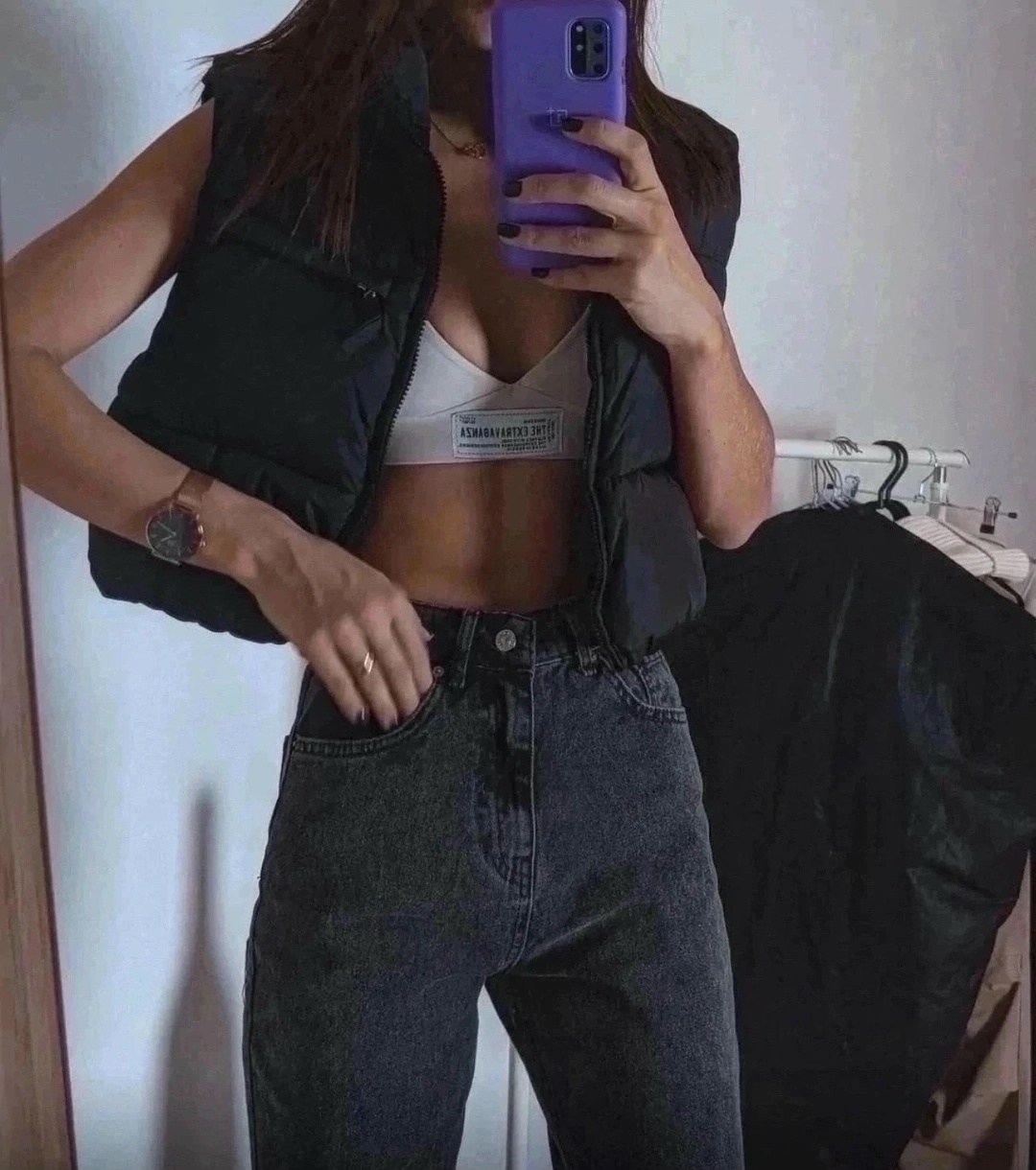 женские повседневные джинсы,женские джинсы,белые джинсы и черный топ,джинсы с разрезом,джинсы мом