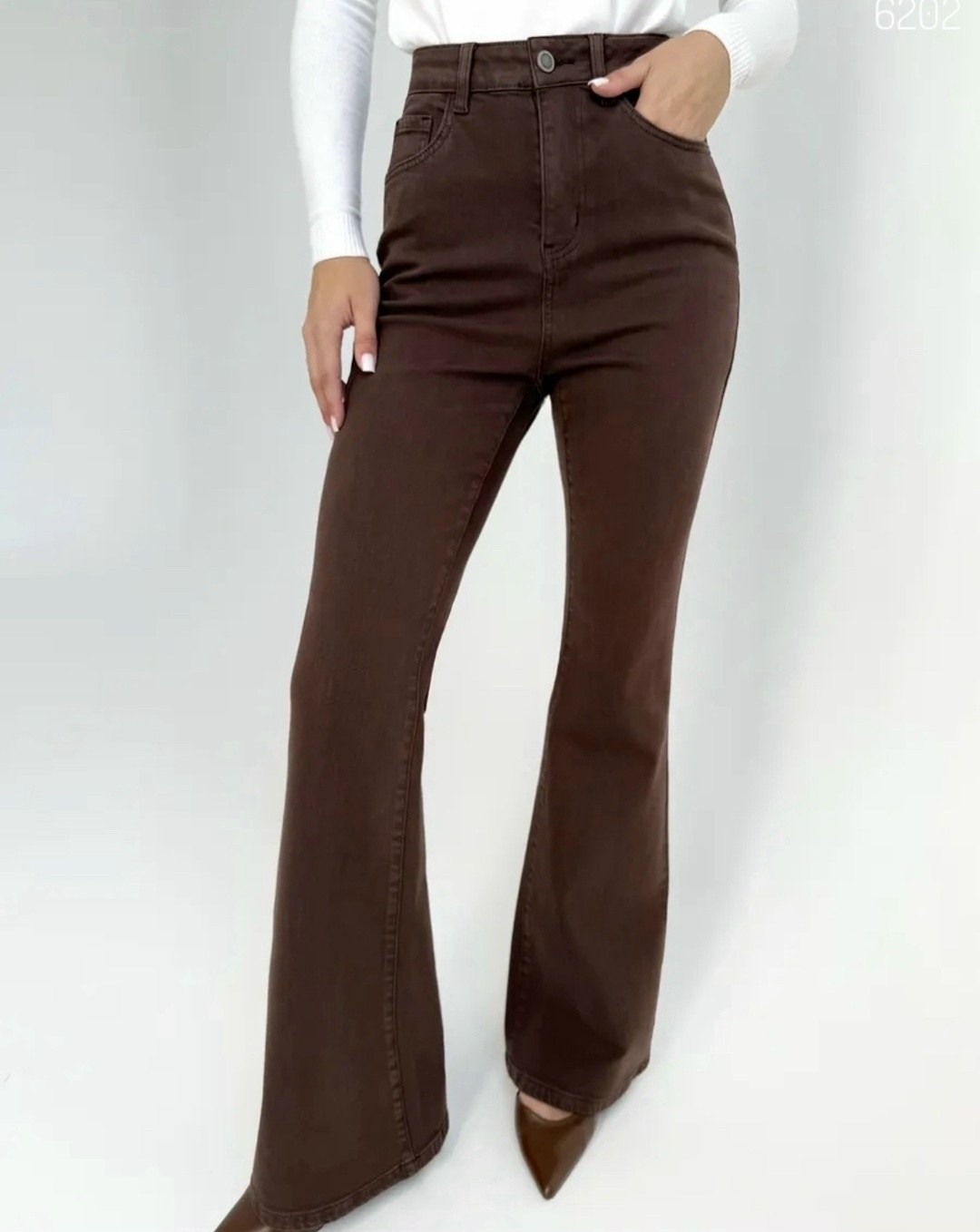 коричневые джинсы клеш женские,женские джинсы коричневые джинсовые расклешенные брюки,женские джинсы клеш,коричневые расклешенные джинсы,джинсы женские с завышенной талией узкие универсальные брюки-кл