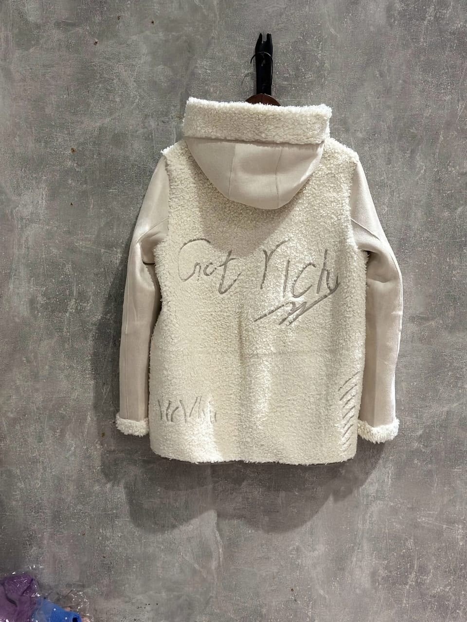 куртка модная,дубленка искусственная xiubaiyi,куртка женская,теплая куртка,куртка с вышивкой