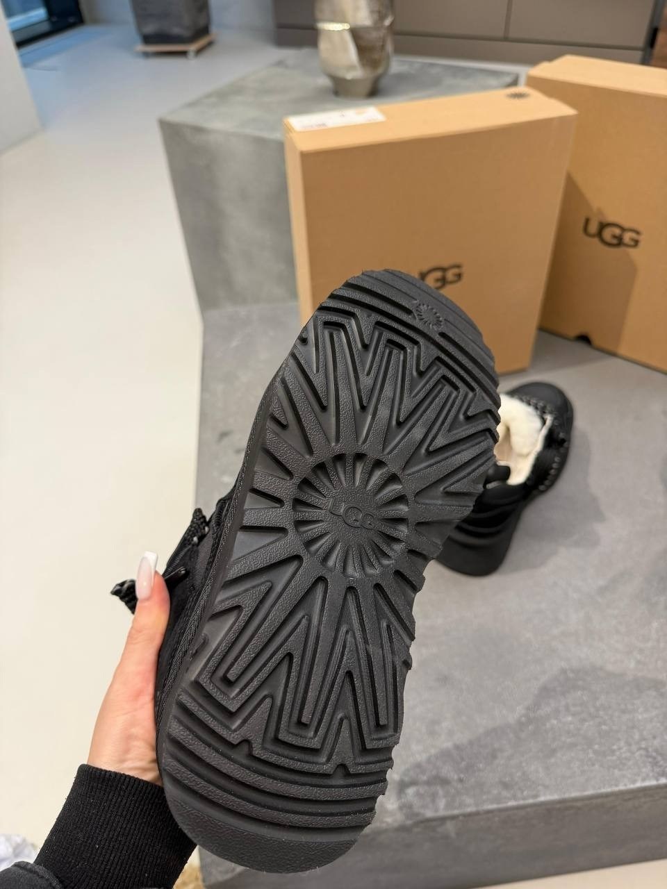 ,кроссовки ugg женские,кроссовки ugg зимние,кеды зимние ugg lowmel trainer premiumshoes цвет черный,кроссовки зимние женские ugg модель 551082