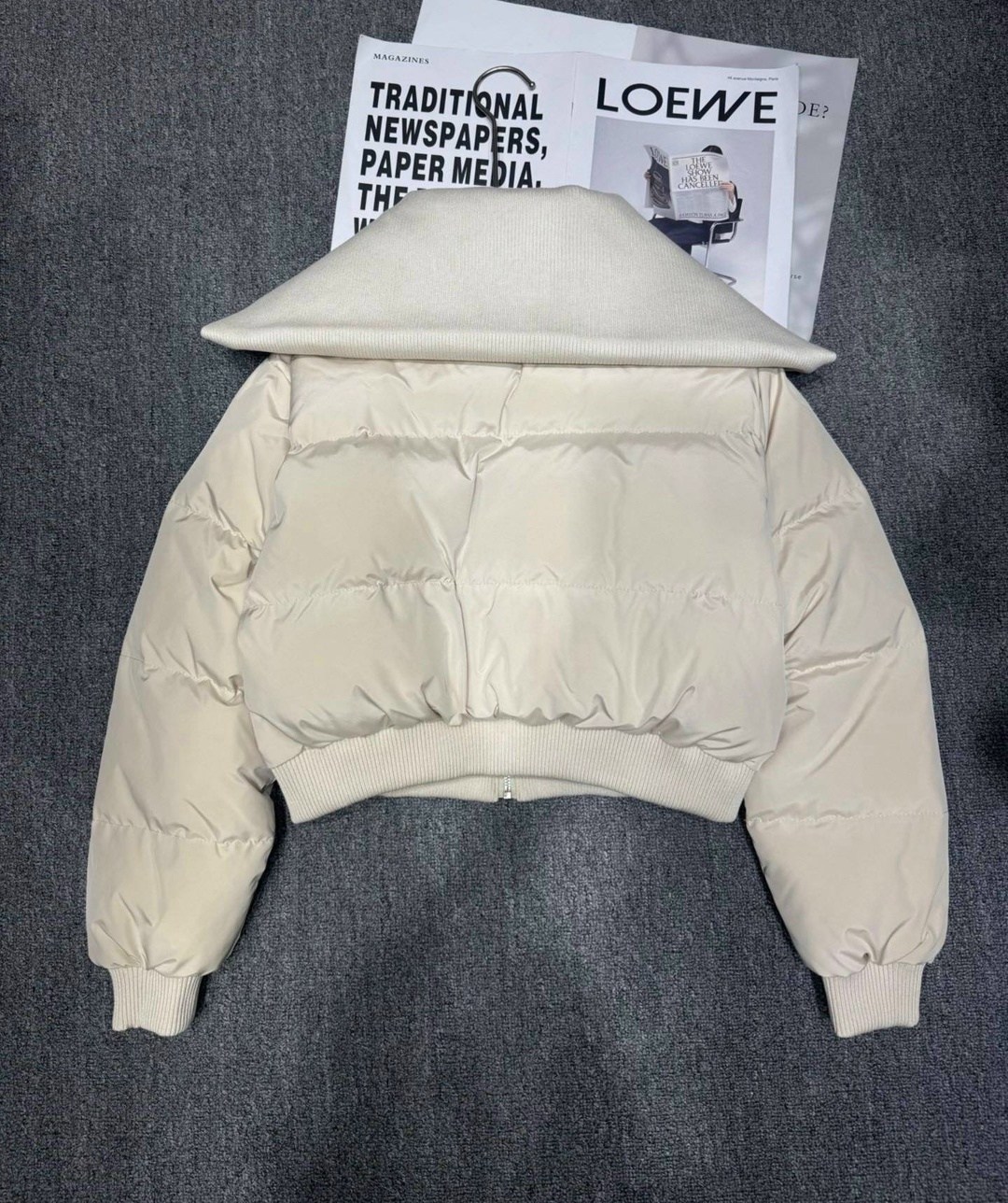 бежевая женская куртка miu miu,женский пуховик miu miu светло-бежевый,пуховик miu miu,женская зимняя куртка miu miu,женская куртка