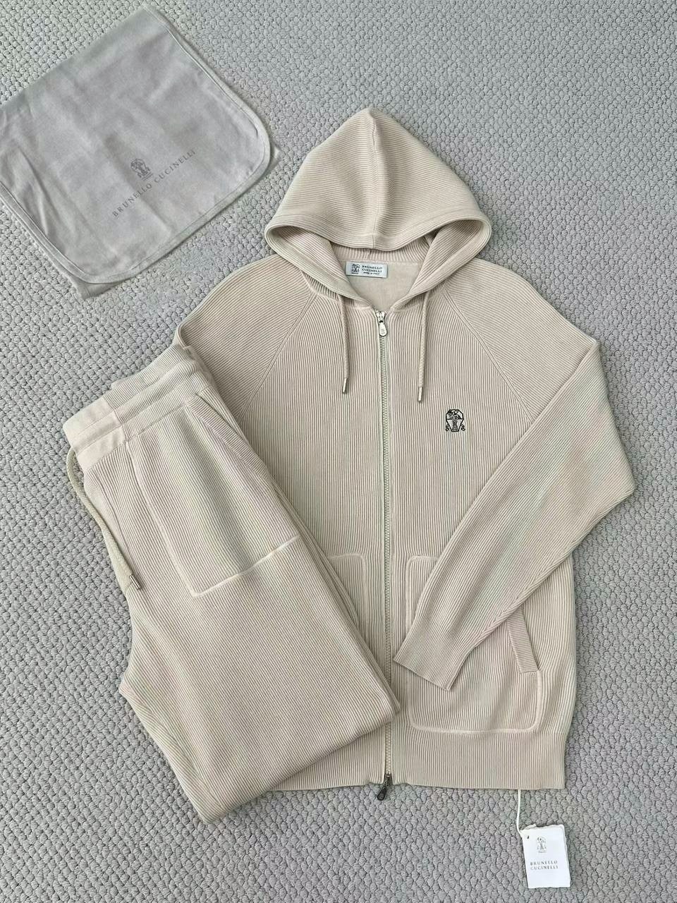 спортивный костюм brunello cucinelli,костюм бежевый,костюм для мужчин,спортивный костюм бежевый,костюм спортивный