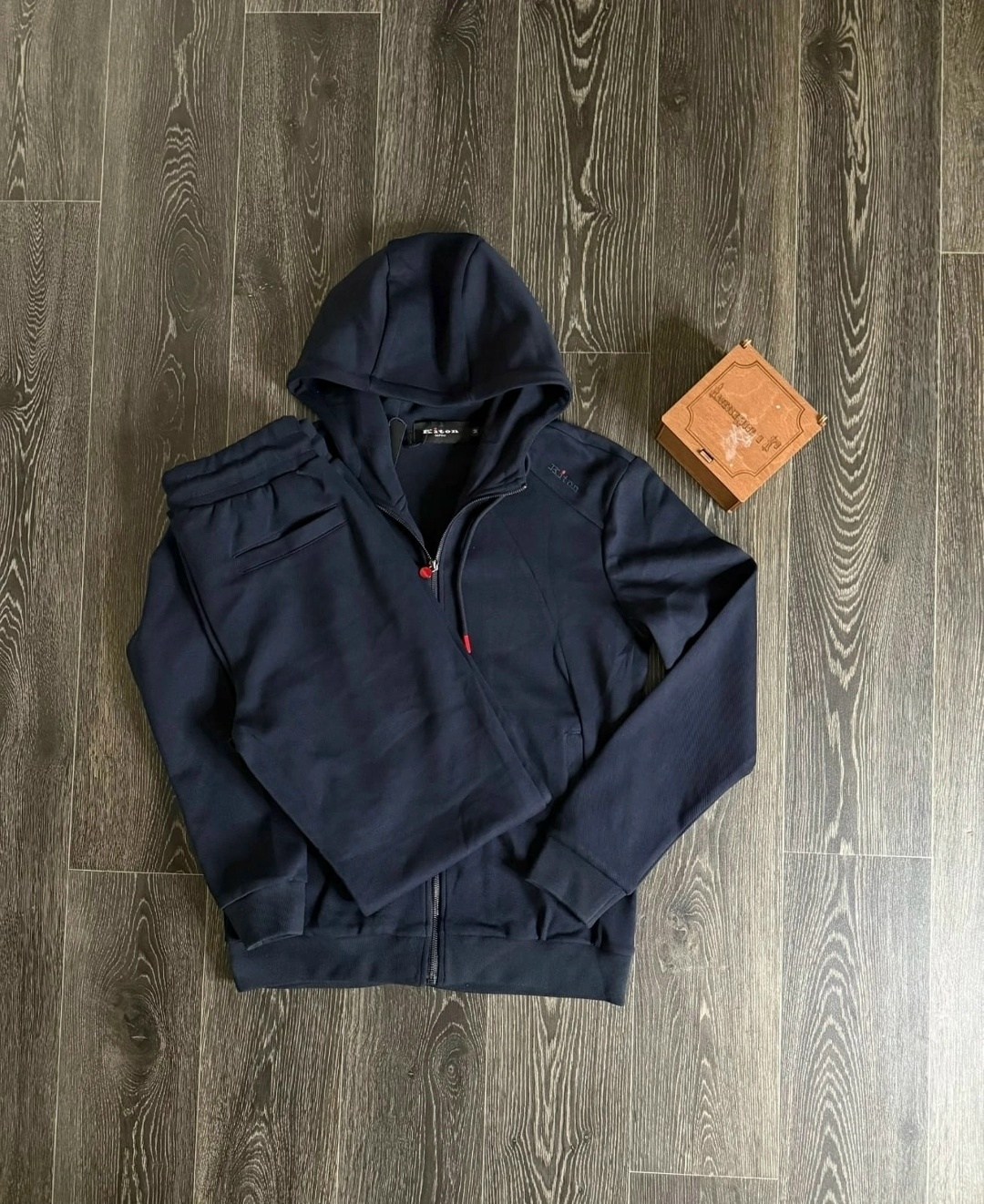 спортивный костюм brunello cucinelli,костюм спортивный loro piana,спортивный костюм kiton,спортивные костюмы