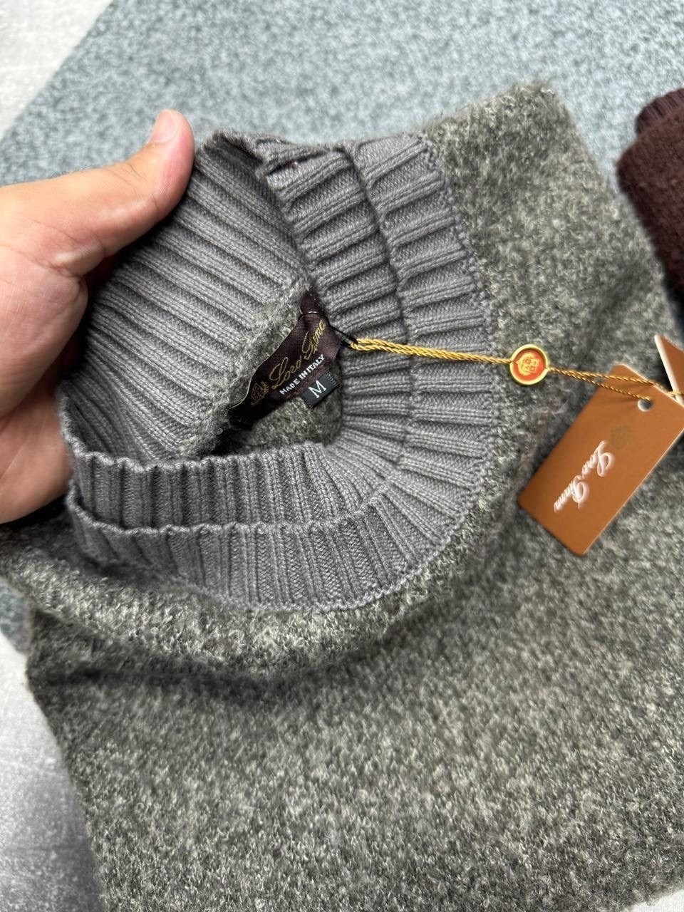 свитер классический,свитер бежевый,джемпер бежевый,свитер пуловер,свитер прада мужской