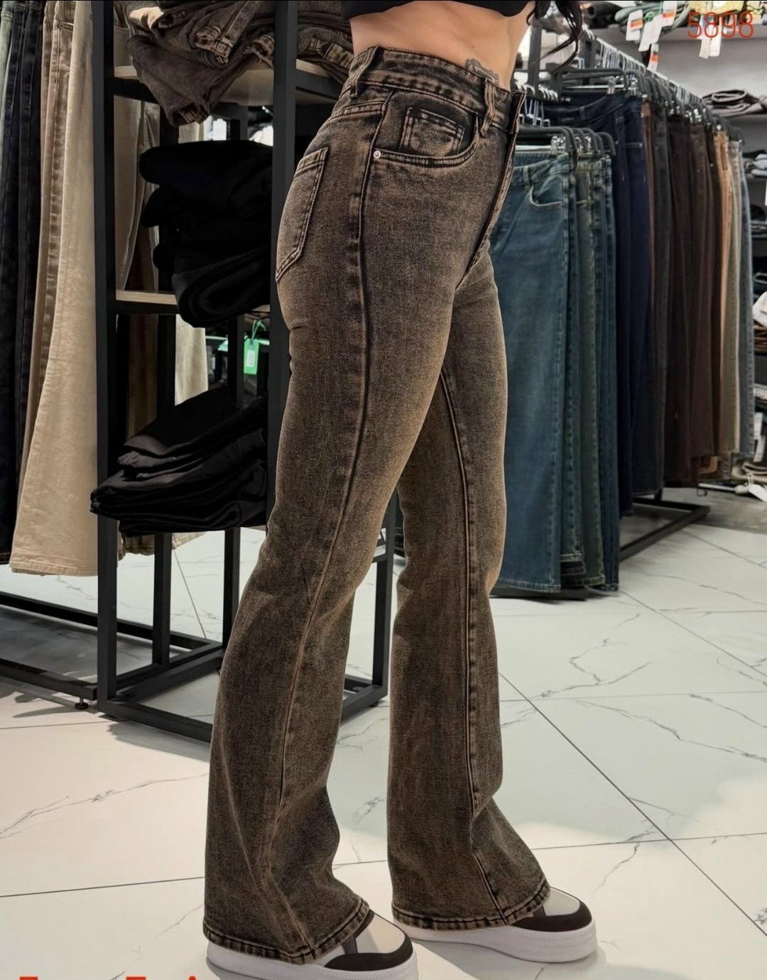 модные джинсы,коричневые джинсы,джинсы-клеш,женские джинсы,широкие джинсы