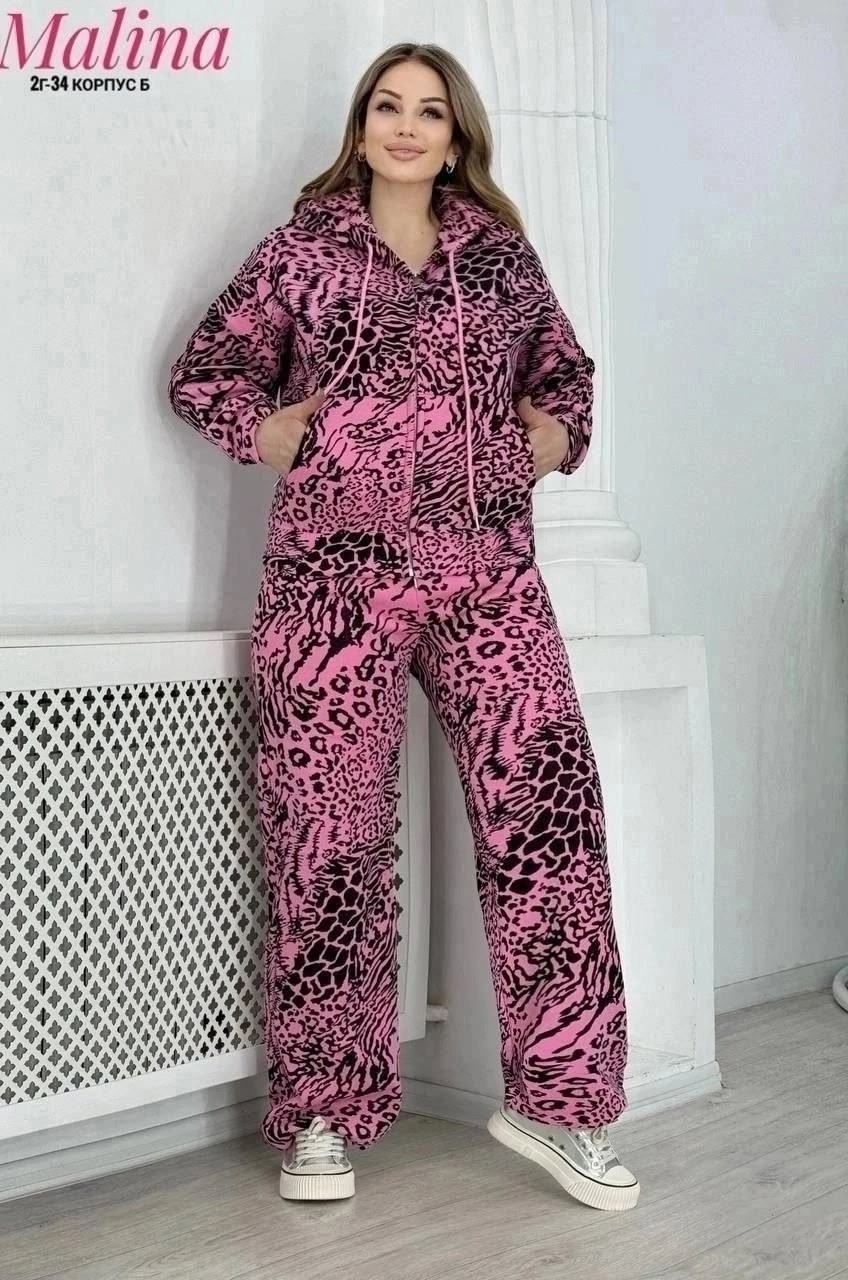 костюм - двойка леопардовый арт. 11068408,костюм двойка леопардовый,женский костюм двойка двухнитка,костюм женский на флисе,костюм брючный леопардовый принт karim benjama
