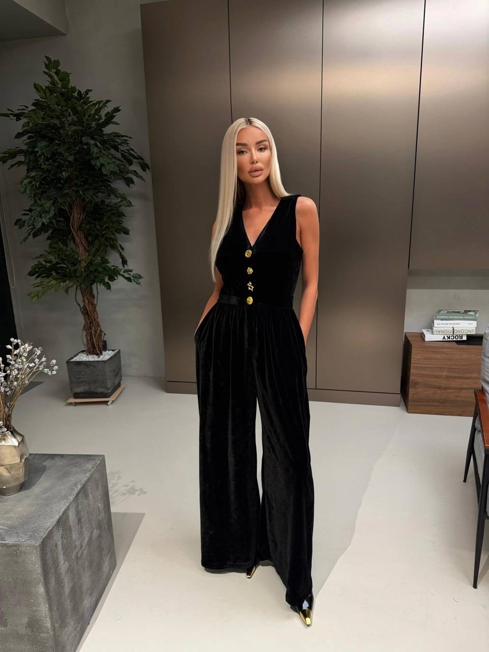 комбинезоны женские,брючный комбинезон,комбинезон из бархата,комбинезон с широкими штанинами и перекрученным передом girl in mind черный,комбинезон бархатный