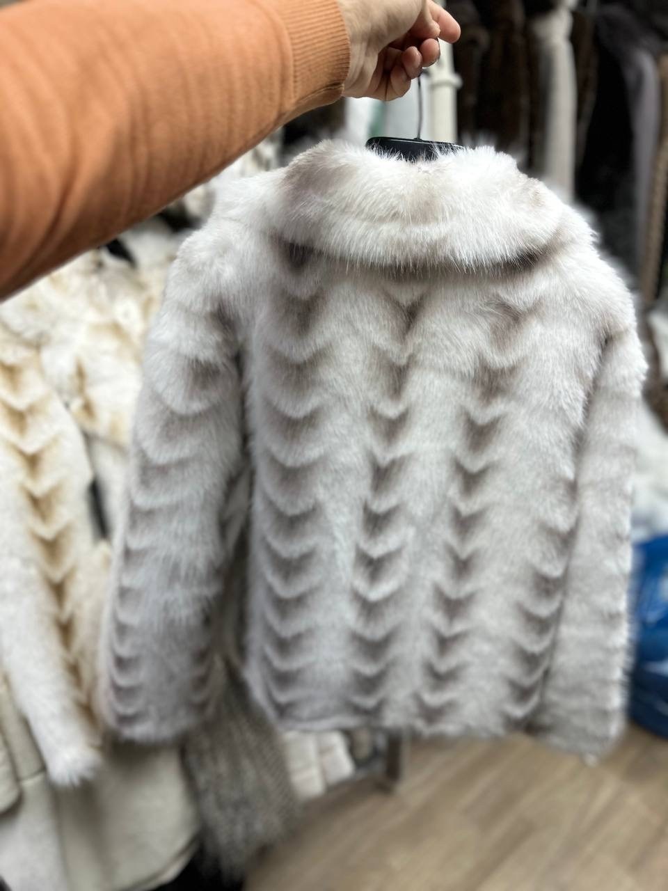 шуба,белая шуба,шуба искусственная,норковая шуба,женские шубы