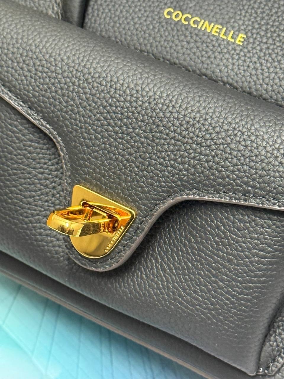 сумка coccinelle,женская сумка coccinelle,coccinelle сумка coccinelle натуральная кожа,сумка-тоут coccinelle,coccinelle кожаная сумка сэтчел coccinelle beat soft