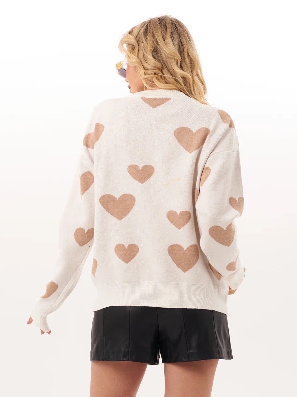 свитер оверсайз удлиненный с сердечками isali,джемпер оверсайз с сердечками 777style,джемпер оверсайз с сердечками,свитер оверсайз вязаный с сердечками hypegrl 245911022,кофта женская