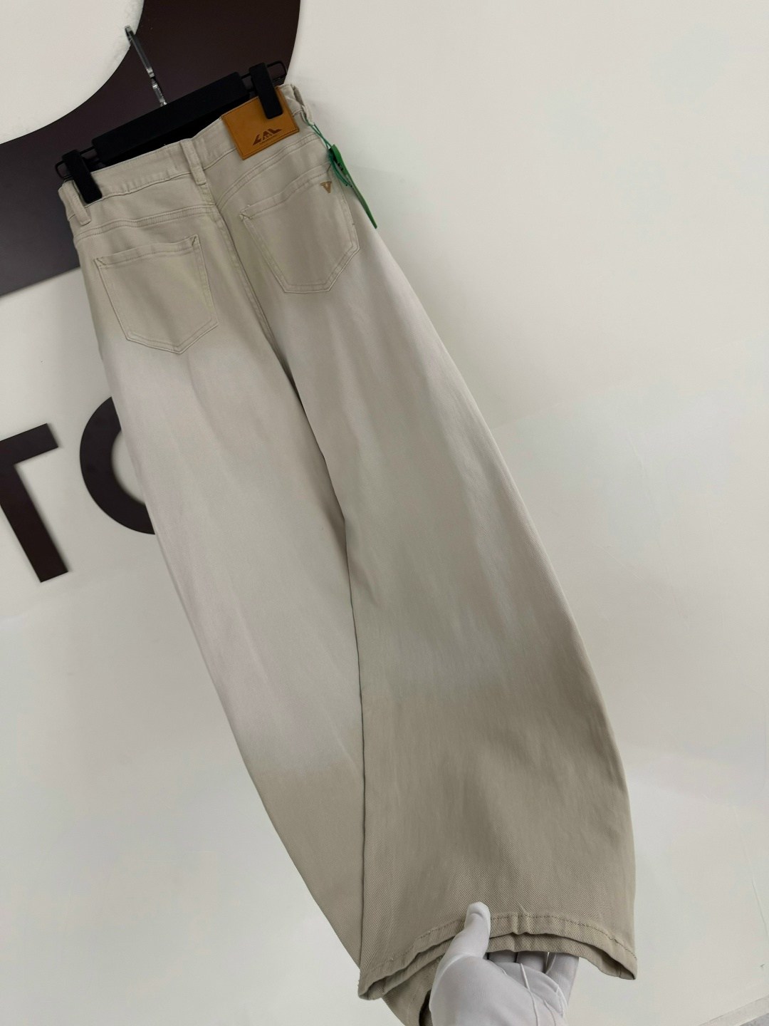 бежевые джинсы женские широкие,широкие джинсы,джинсы женские широкие,женские джинсы,джинсы бежевые