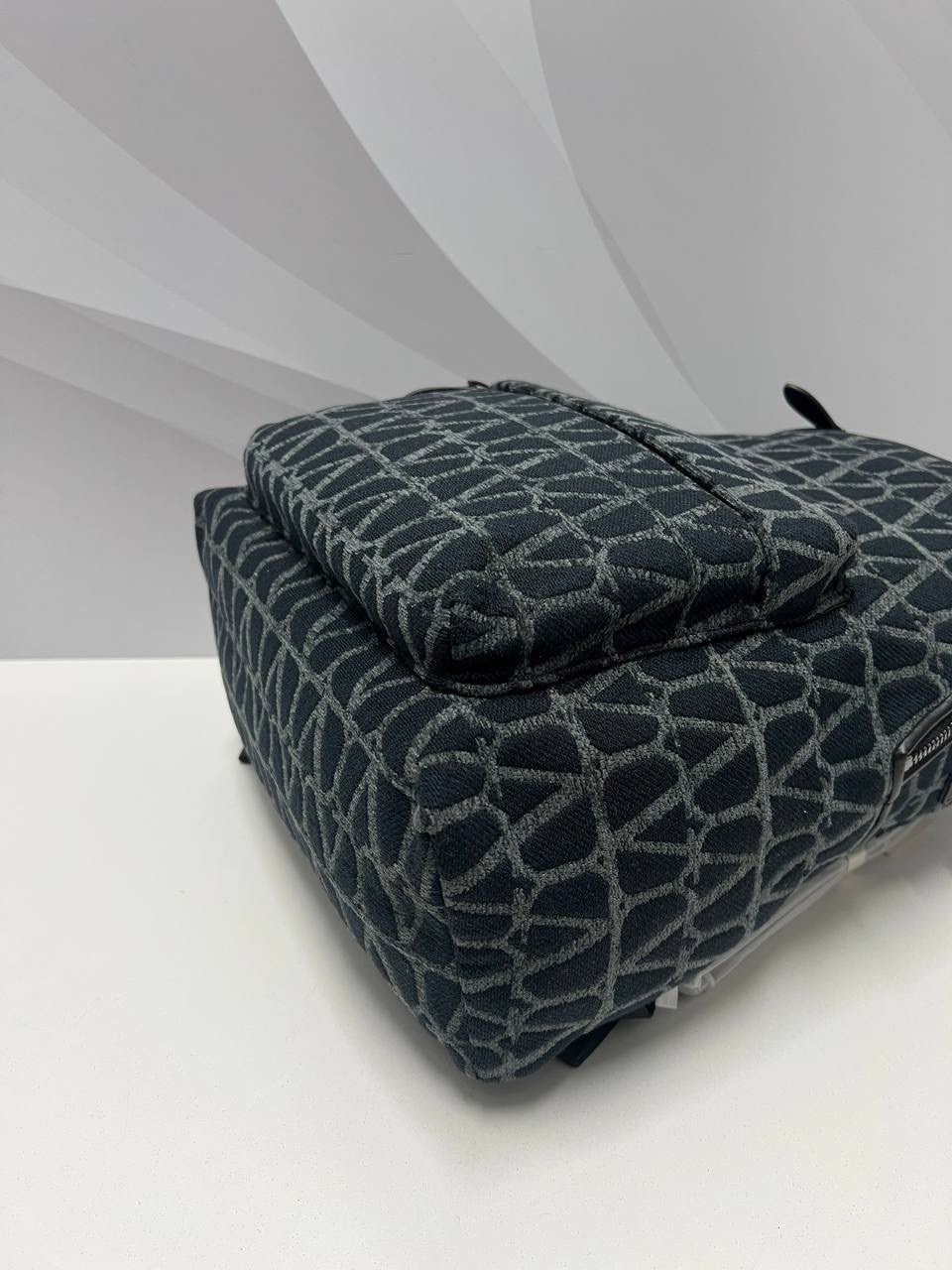 рюкзак,женские рюкзаки,рюкзак модный,рюкзак valentino,рюкзак с принтом